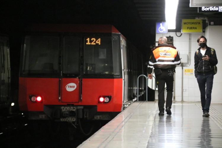 Barcelona metro leaving a station 